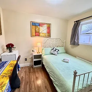 Bright&modern Space Perfect For Couple And Family Step To Public Transit In Toronto