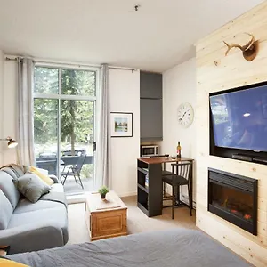Impeccable Glacier W Pool+hot Tub Apartment Whistler